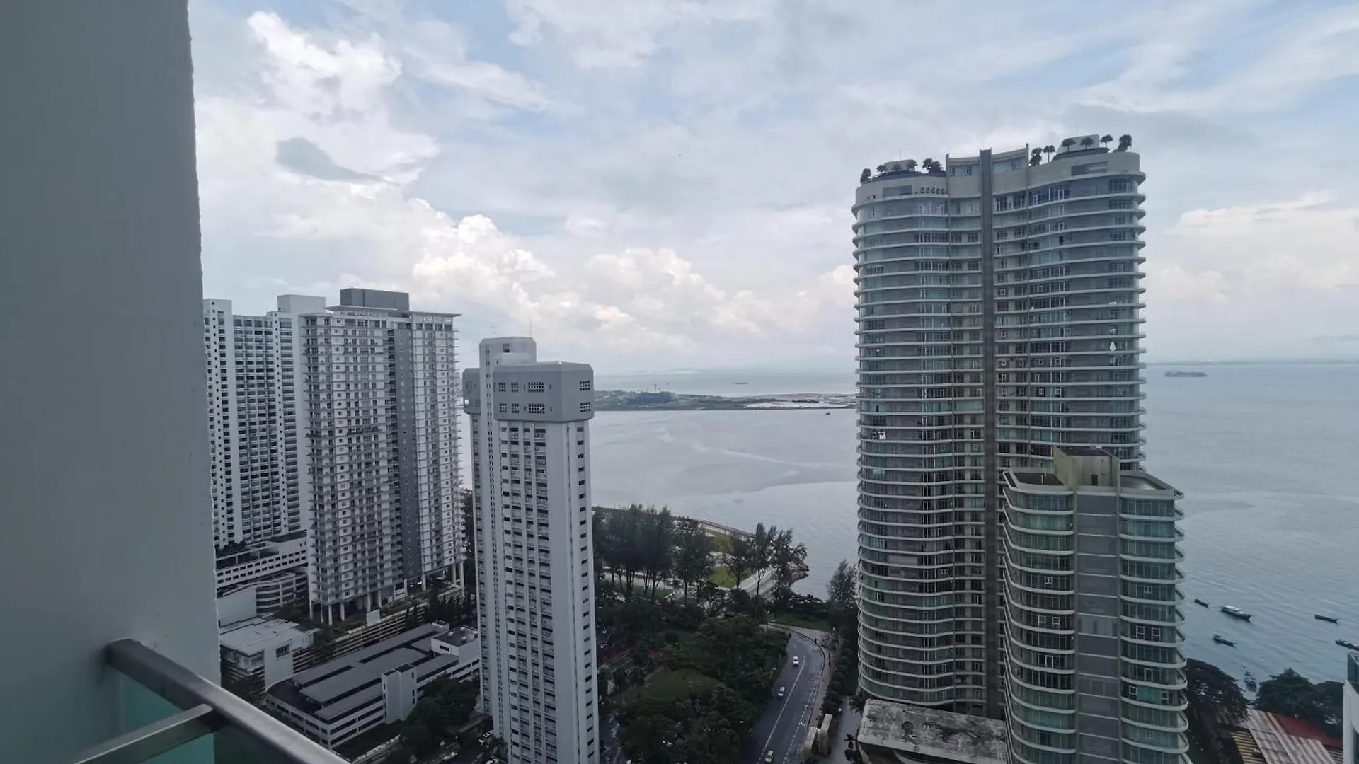 Family Suites At Mansion One By Maj George Town Apartment