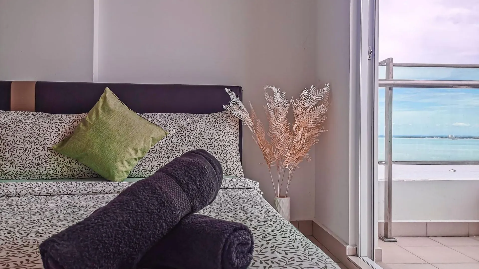 Family Suites At Mansion One By Maj George Town Apartment